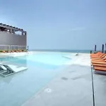 Luxurious Apt With Oceanfront Views On The 32Nd