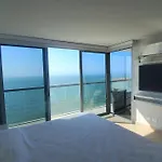 Luxurious Apt With Oceanfront Views On The 32Nd