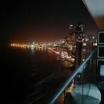 Luxurious Apt With Oceanfront Views On The 32Nd